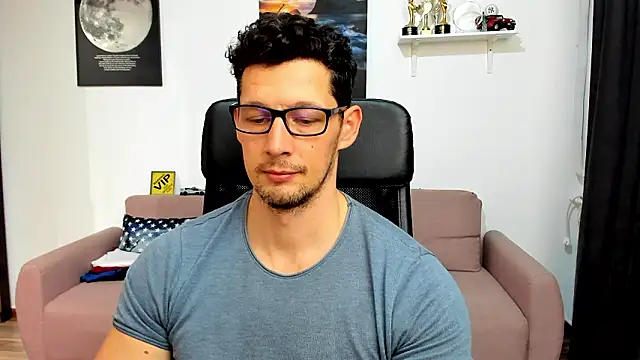 BrutusK08 live sex cam