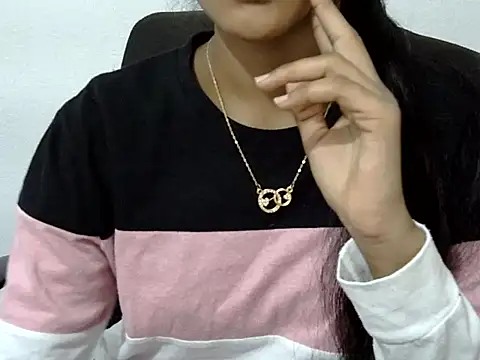 Khushi_v's cam snapshot