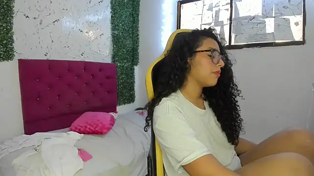 emily_stars1's cam snapshot