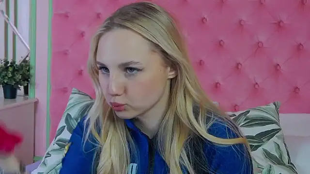 Sky_Cutie live sex cam