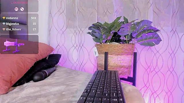 Lia_johnsonn's cam snapshot