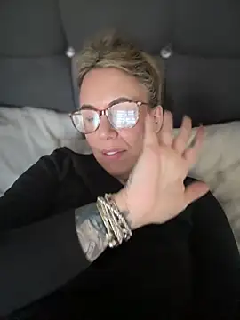 blondebitch2 live sex cam