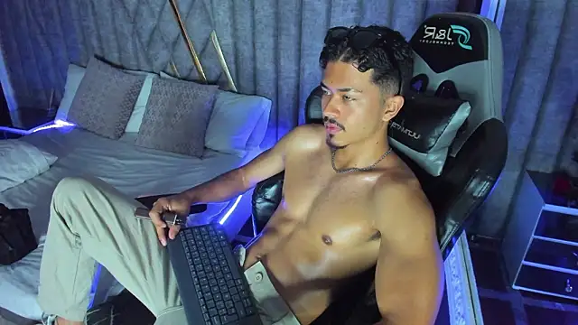 NicolaiKarav live sex cam