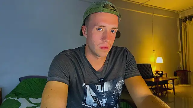 tommy_cumfinger live sex cam