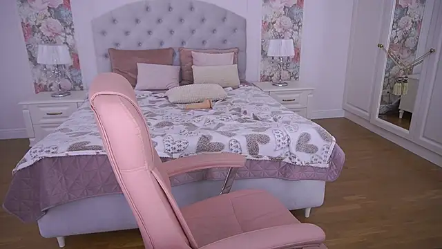 LylaYeess live sex cam