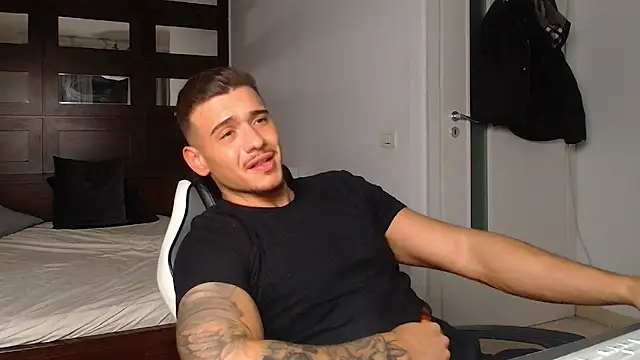 ElijahThorne's cam snapshot