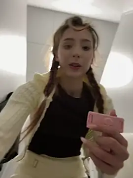 LilluKatten live sex cam