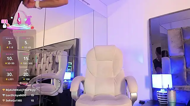 zinnia_mosley's cam snapshot