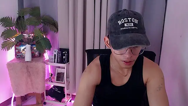 pinkcock_froi2305 live sex cam