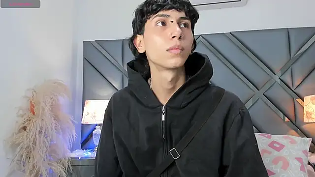 Milan_LewisS live sex cam