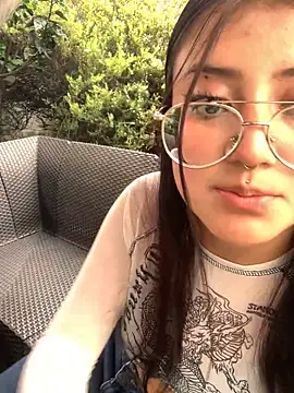 StrawberryPink_'s cam snapshot