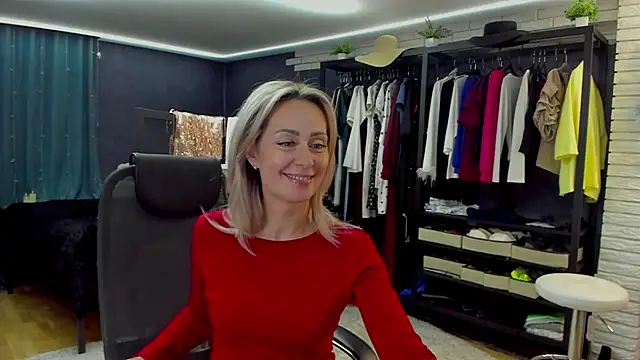 Julia_Cherry_'s cam snapshot