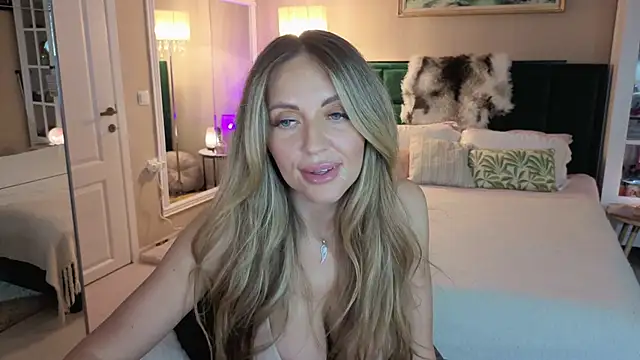 JoanneGG live sex cam