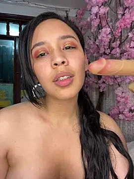 Esmerald_1111's cam snapshot