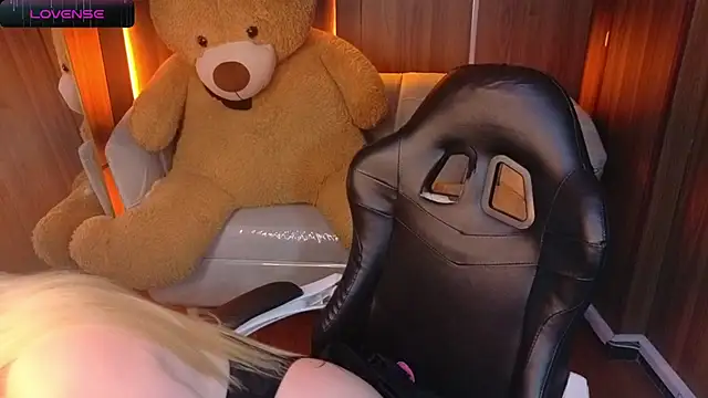 Kitty_fox_b's cam snapshot