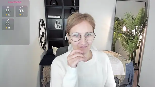 Paris_Cherry's cam snapshot