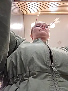 Bondgirl_013's cam snapshot