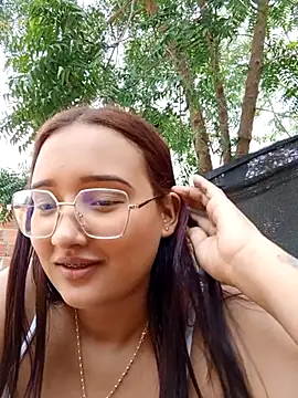 young_dairy01's cam snapshot