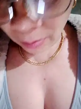 small-house123's cam snapshot