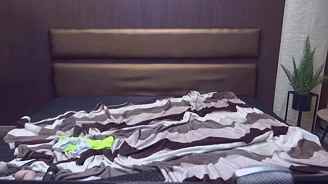 BustyBrunettes live sex cam