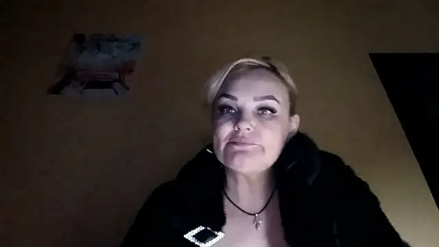 AureliaLove35's cam snapshot