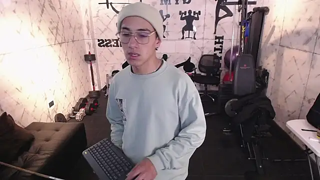 Andy_Joy_'s cam snapshot