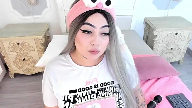 MeganStar__'s cam snapshot