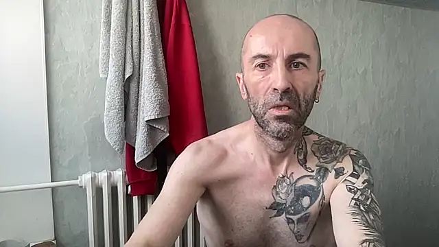 slave44nantes's cam snapshot