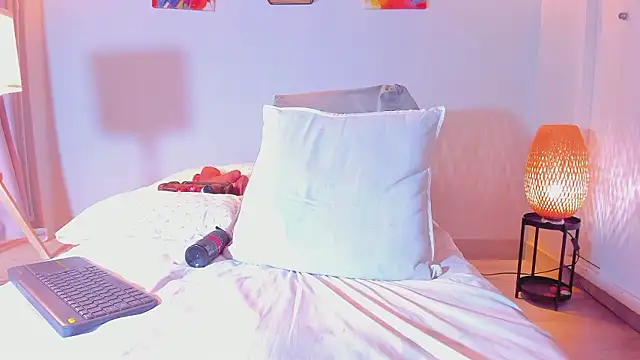 Karlaliones69's cam snapshot