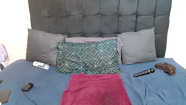 CaramelBootty live sex cam