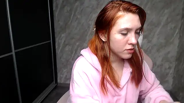 Reginasmilee live sex cam