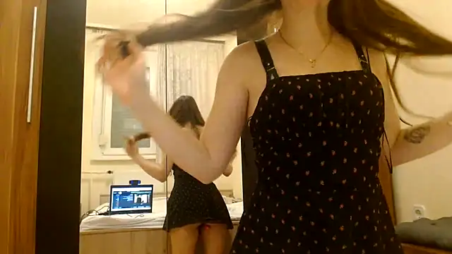 Squirtybaby0229 live sex cam