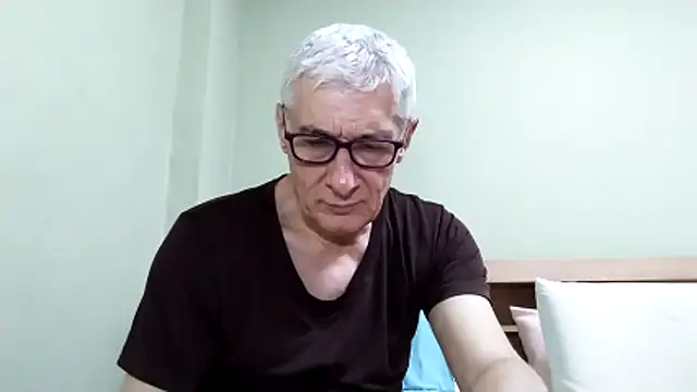 BIGUNCUTHARDCOCK live sex cam