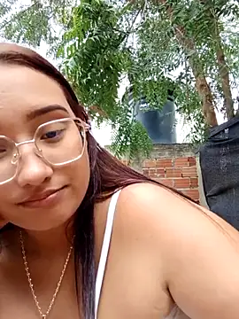 young_dairy01's cam snapshot