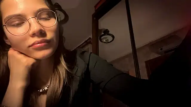 EdythRozier's cam snapshot