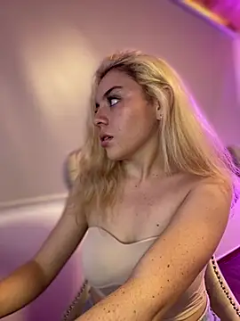 Mia_blondee_'s cam snapshot