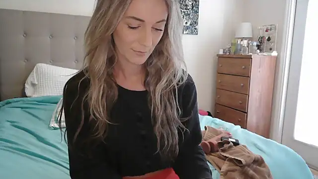 Heyitsmee33 live sex cam