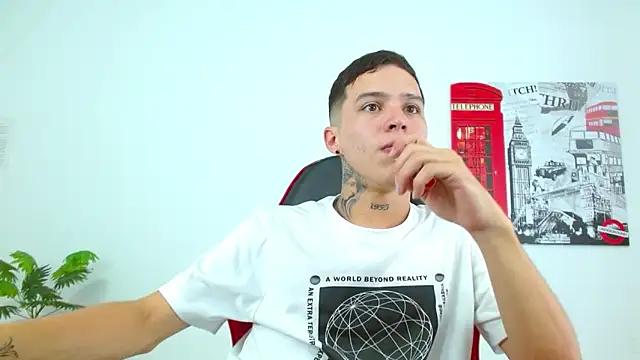 Cumandres18 live sex cam