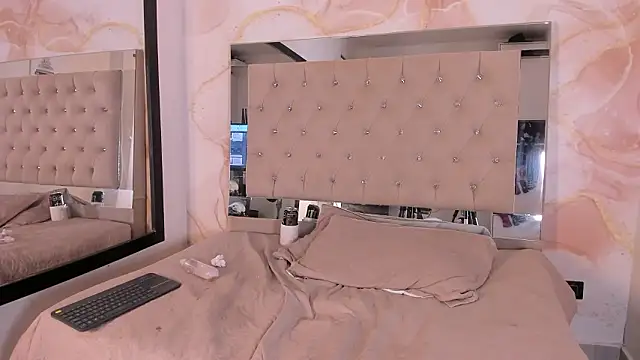 ainaah_'s cam snapshot