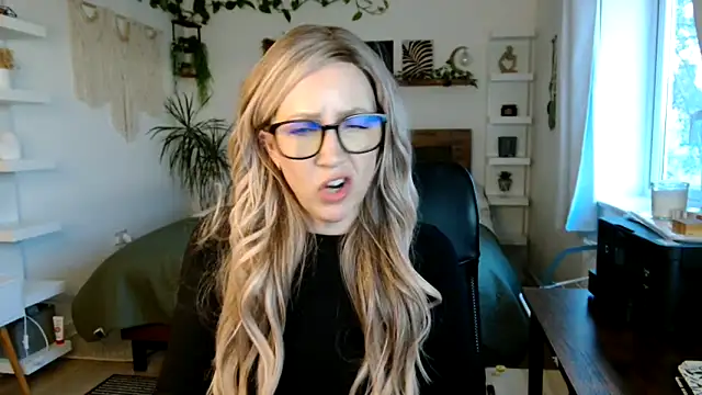 LottieMilfUK's cam snapshot