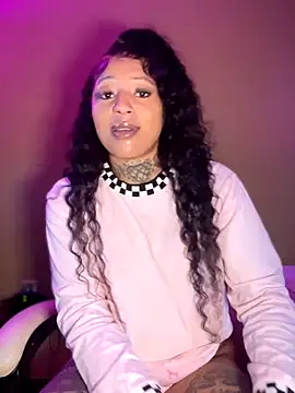 CrownedNyaries live sex cam