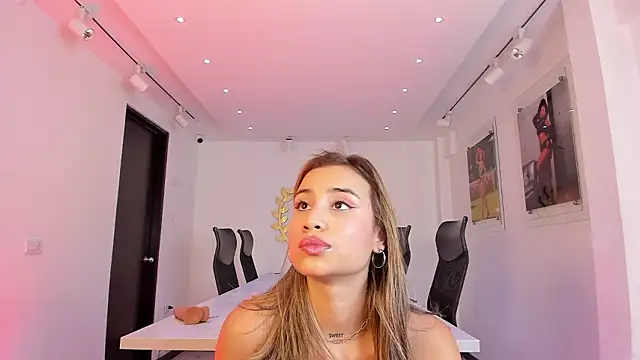 NairobiLee live sex cam