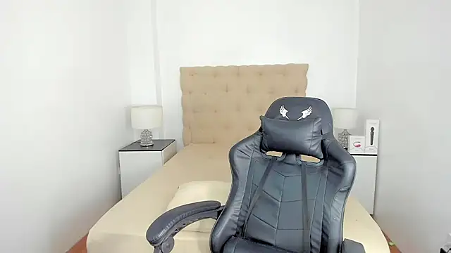 lovableXnaughty_lily live sex cam