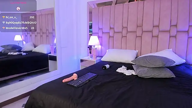 Aurora_Roy live sex cam