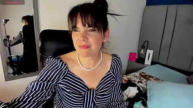 laura_hotties's cam snapshot