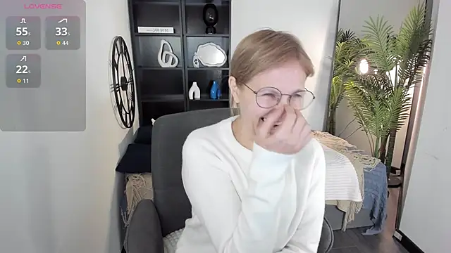 Paris_Cherry's cam snapshot