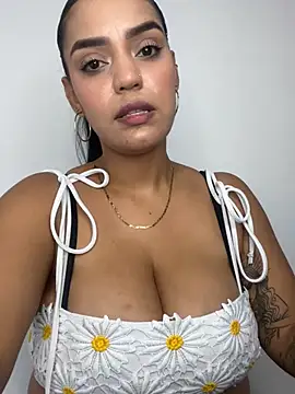 Sara-77 live sex cam