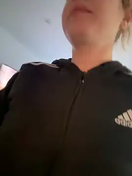 Abracadabra08169's cam snapshot