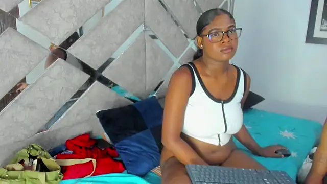 EvaxEmma's cam snapshot