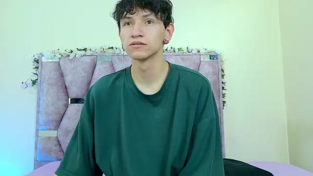 iris_and_damian's cam snapshot